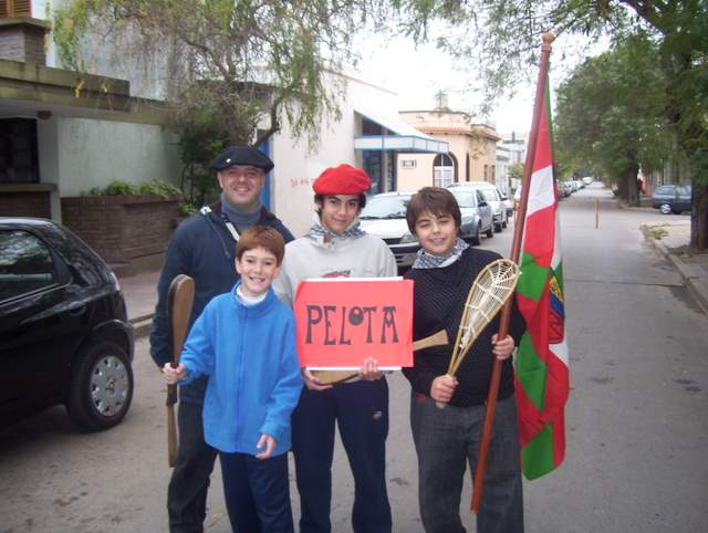 Pilota taldeko partaide batzuk