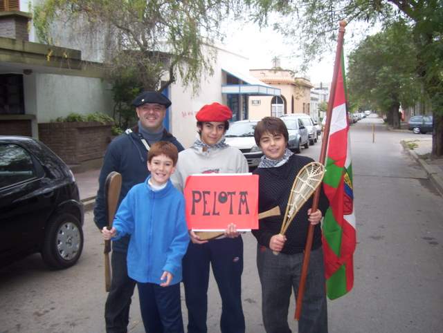 Pilota taldeko partaide batzuk