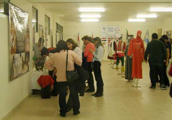 Argentinako siriar-libanoar eta euskal komunitateen erakusketa Bahia Blanca 2010 02