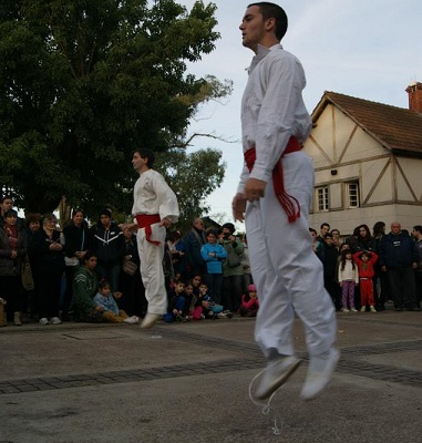 Ekin Dantzari Taldea Folk Festival 2013 01