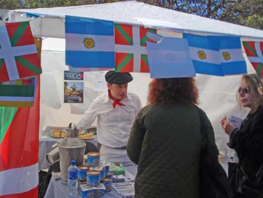 Buenos Aires hiriak antolatutako Immigrantearen jaia 2010 03