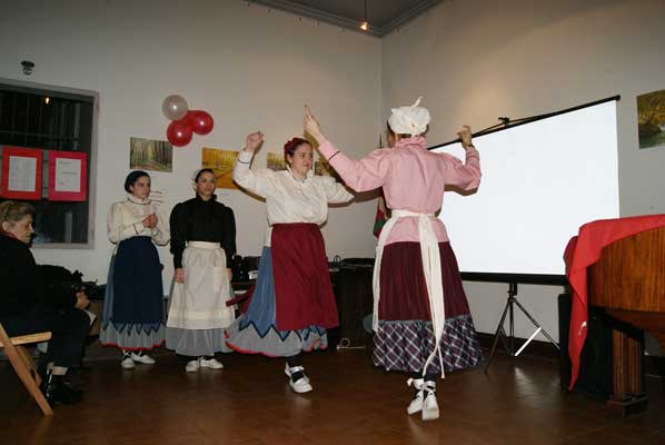 Ekin Dantzari Taldeak antolatutako San Fermin jaia 2010 01