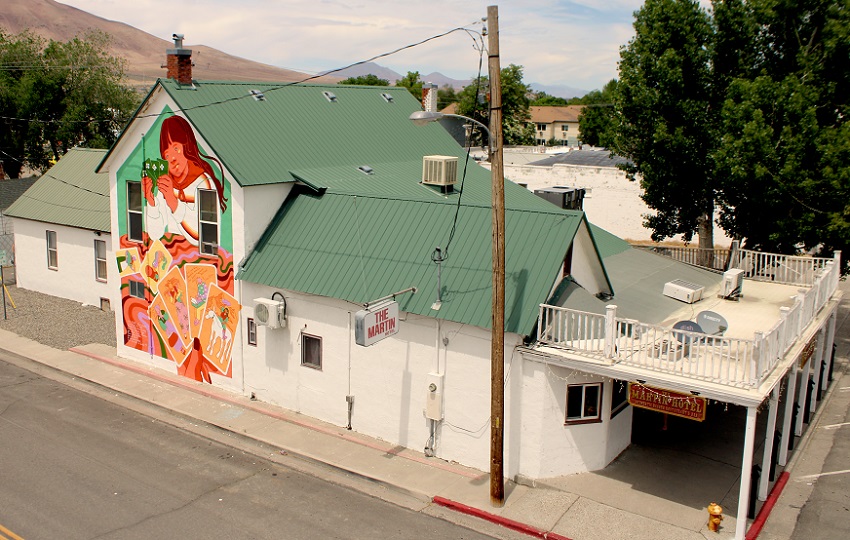 The Martin Hotel (1898), Winnemuccako euskal ostatu historikoetako bat, Leire Urbeltzen euskal emakumeei buruzko mural batez edertua
