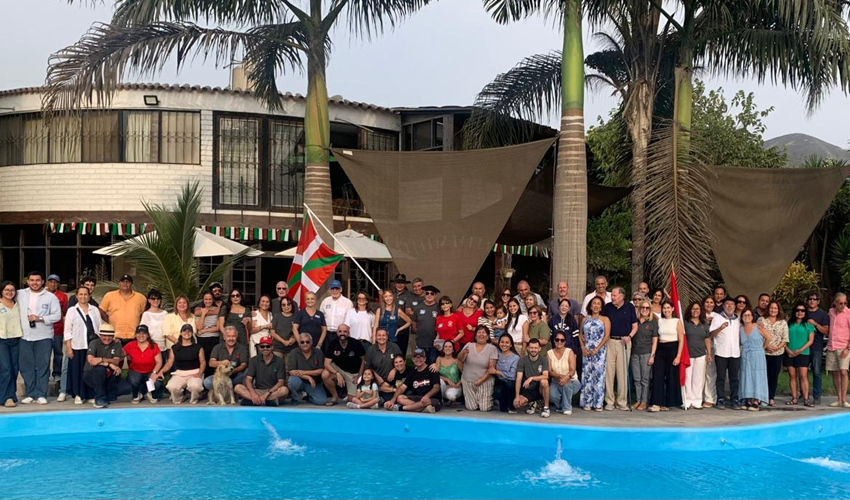 Limako Euskal Etxeko lagunek Pachacámac herrian ospatu zuten 2026ko Aberri Eguna