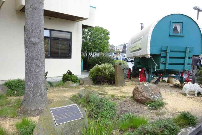 Tree of Gernika at the Basque Culturl Center in South San Francisco, surrounded by the names of the seven Basque provinces next to a Basque sheepherder karrokanpo (photo EuskalKultura.com)