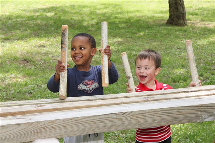 Kids playing txalaparta