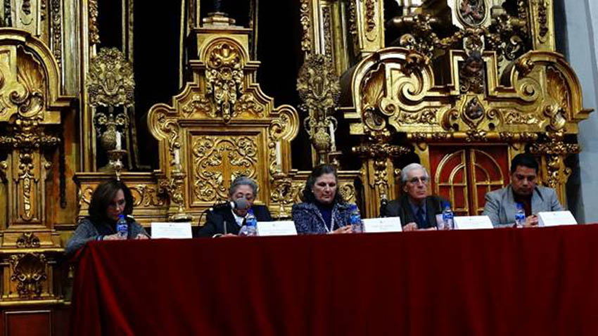 Ezker-eskuin: Ana Rita de García Lascuraín, "Jose Maria Basagoiti Noriega-Vizcaínas Artxibo Historikoko zuzendaria eta RSBAPeko Mexikoko Ordezkaritzako lehendakaria; Stella Gonzalez Cicero (Mexikoko ADABIko zuzendaria; Isabel Basagoiti Caicoya; Jose Luis 