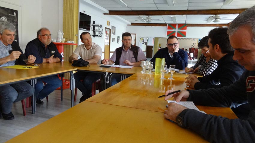 Rene Sallaber and Beñat Mandagaran (Pau), David Mugica (Bordeaux), Pantxoa Challet (Pau), Sebastien Daguerre and Maryse Lartigue (París), hidden Joelle Ihidoy (Pau), Asier Vallejo and Manu Meaurio (Basque Government) (photo EuskalKultura.com)