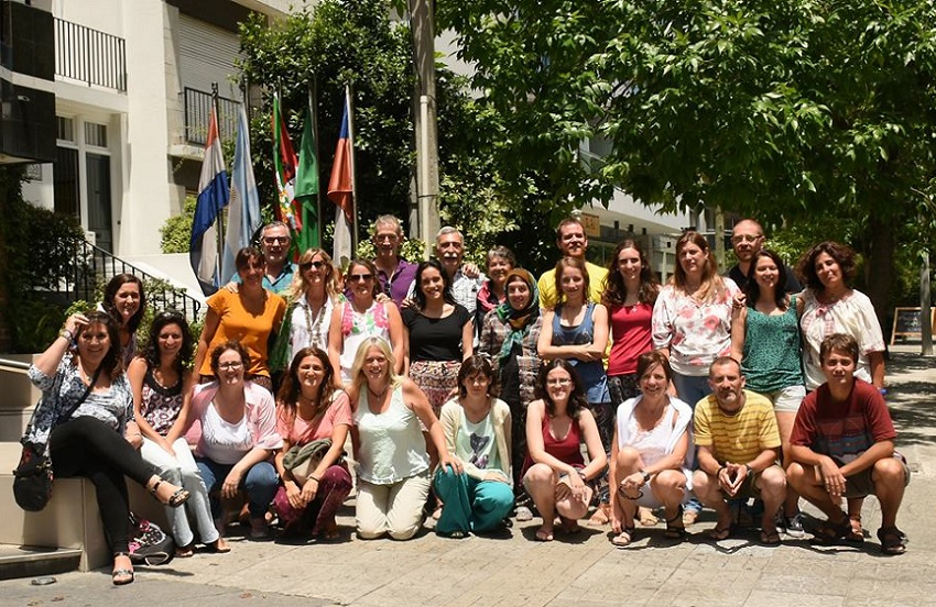 Foto grupal del barnetegi de verano 2016, en Montevideo (foto Valeria Oyarzabal)