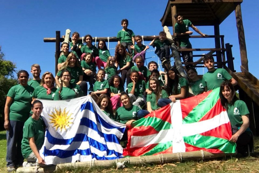 Group photo of participants at FIVU’s Udaleku 2018 in Uruguay