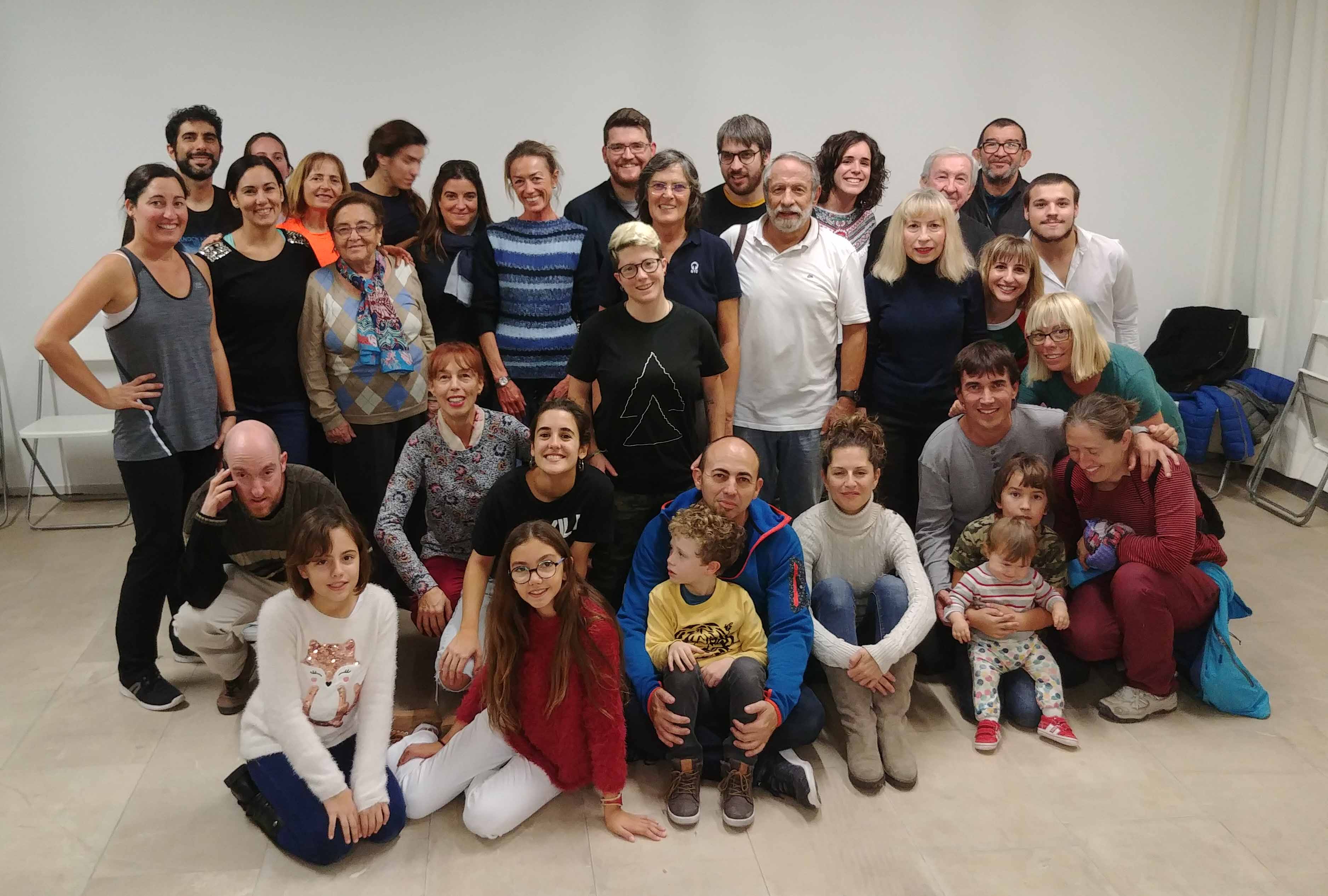 Participants in the Basque dance class in Alicante 10 days ago; this Friday, Basque dinner and atmosphere