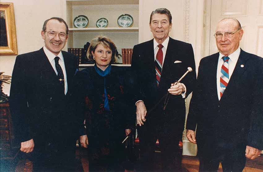 Visita histórica: Ardanza con Reagan en la Casa Blanca junto a su mujer, Pete Cenarrusa y Paul Laxalt (foto the White House)