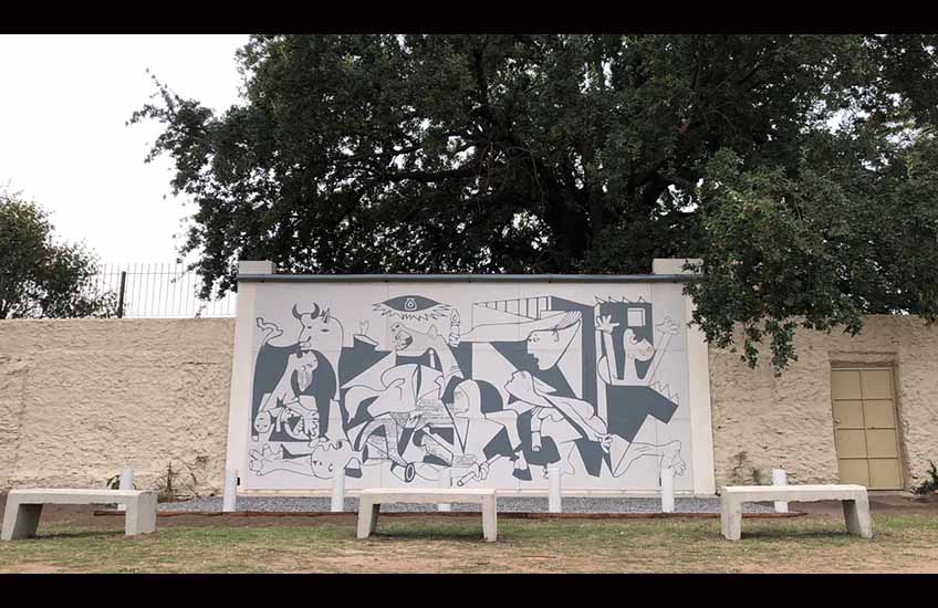 La semana del 86 aniversario del Bombardeo la euskal etxea errecifeña inaugurará el mural del Guernica bajo el retoño del árbol