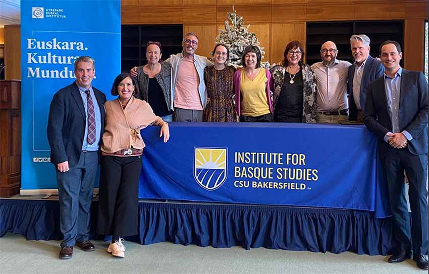Representantes de CSUB y sus Estudios Vascos, del Instituto Etxepare, la comunidad y CV de Bakersfield, de la UCSB y del Gobierno Vasco