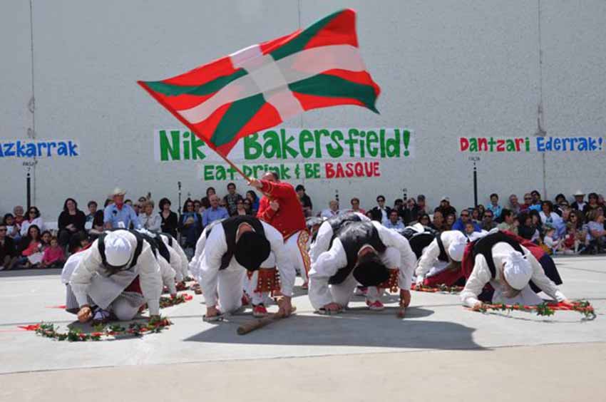 Image of the Kern County Basque Club in Bakersfield, dantzaris dancing in the club’s fronton