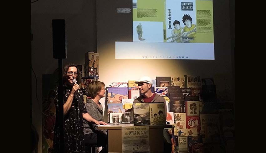 Ainhoa Añorga durante la presentación del libro, con Lea Hübner y Javier de Isusi a su espalda (foto Berlingo EE-EuskalKultura.com)