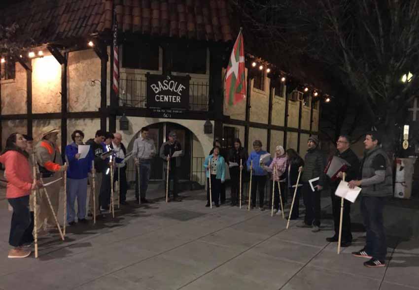 Santa Agueda singers in front of the Boise Basque Center in Boise, ID (photoBasque Museum-EuskalKultura.com) 