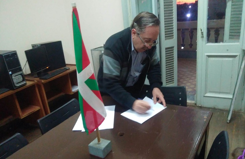 El lehendakari Carlos Izaguirre firmó, en nombre de la Euskal Etxea, el convenio