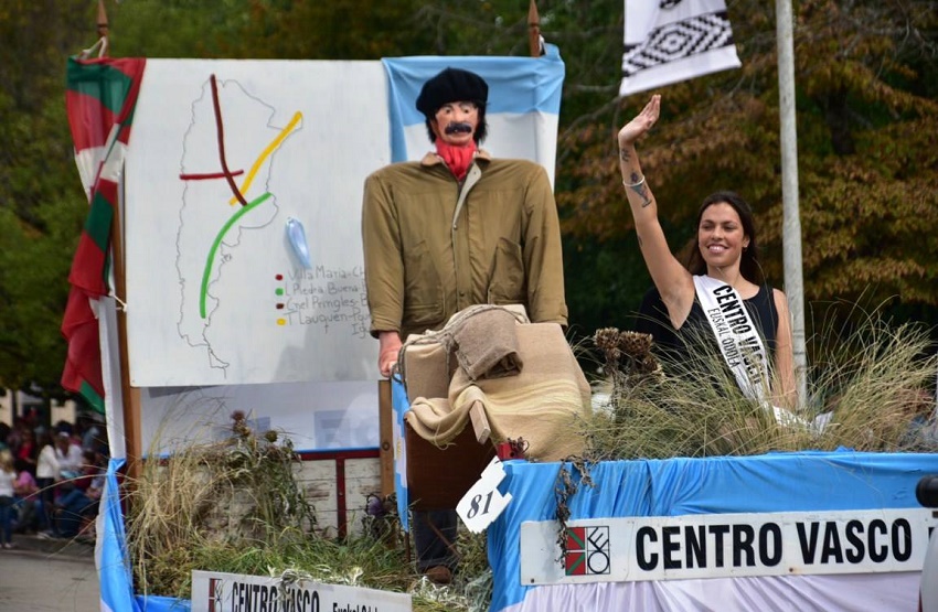 Basque club float at the 2019 Calf Festival and “Dia de la Yerra” festivities