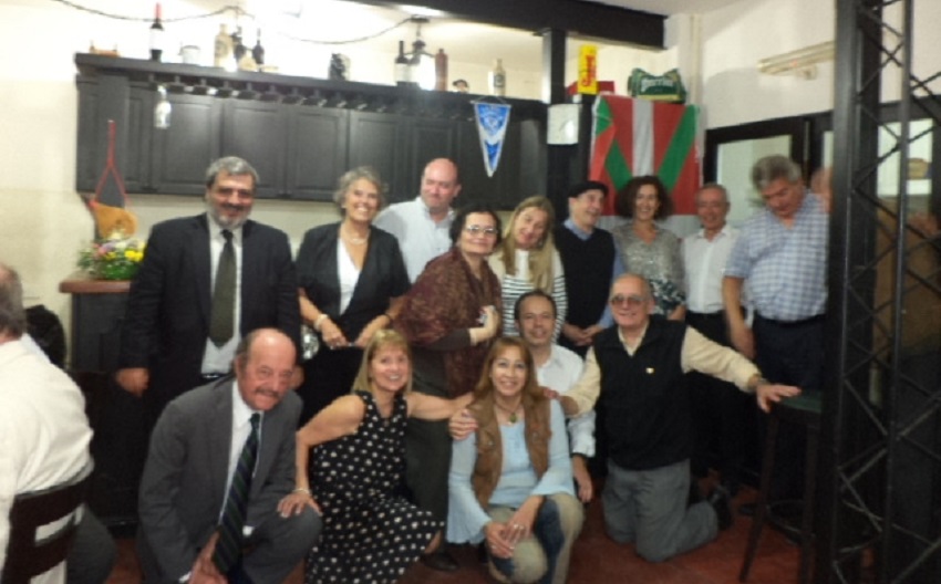 Maria Elena Etcheverry with members of the Iparraldeko Euskal Etxea at a prior club celebration