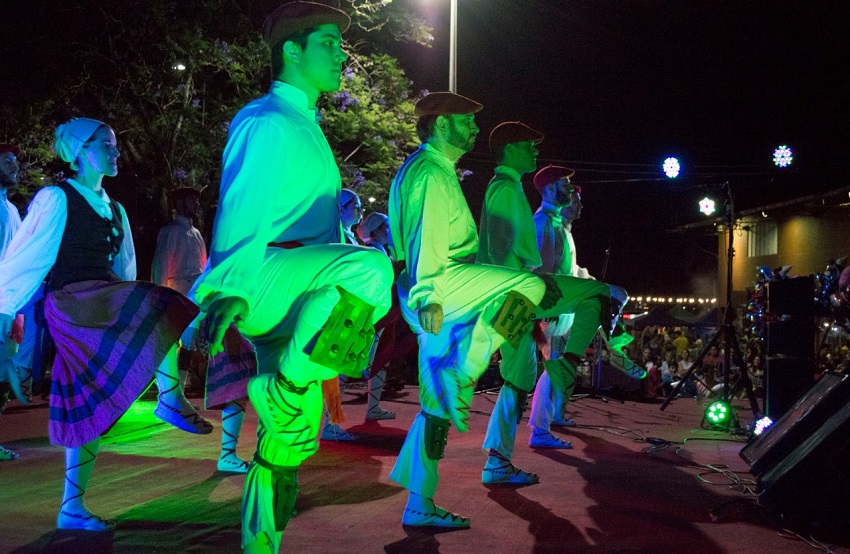 Urrundik en la Fiesta de Colectividades de Paraná