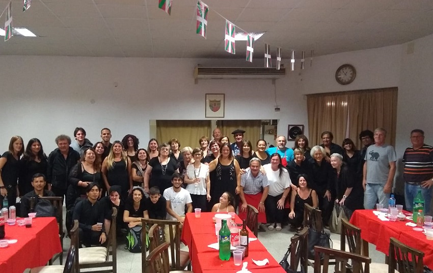 After the concert, the musicians and choir members had dinner at Itxaropen