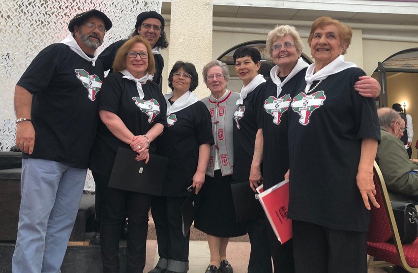 Integrantes del ensamble del Centro Euzko Etxea de Valparaíso-Viña del Mar, en Chile