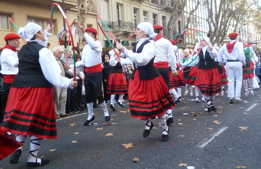 Grupo de Baile del centro vasco Guillermo Larregui 