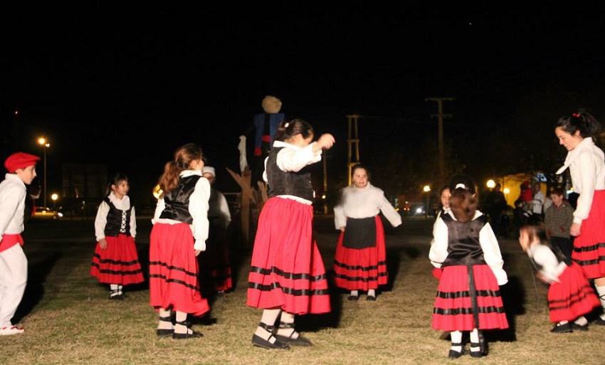 Grupo de Baile Euskal Sustraiak