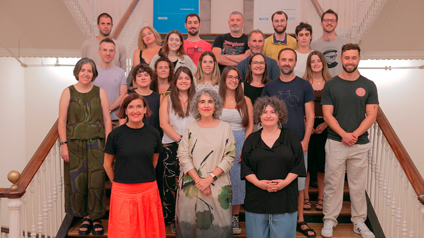 Etxepare Euskal Institutuak antolatutako IX. Irakurleen Topaketako partaideak, lehen lerroan Irene Larraza (Etxepare), Ibone Bengoetxea (EJ Kultura saila) eta Monika Madinabeitia (Etxepare)