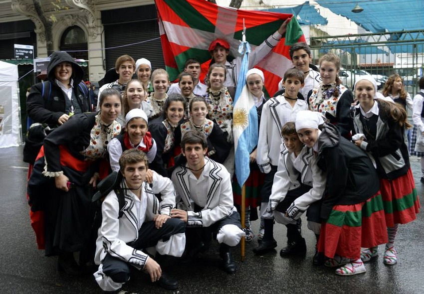 Jóvenes del centro vasco 'Anaitasuna' de Maipú