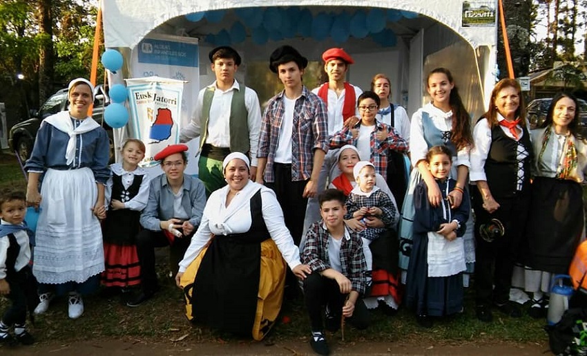 The Euskal Jatorri Basque Club at the Festival of Immigrants 2017