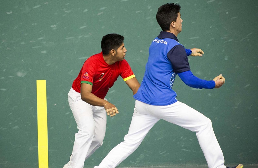 Esku pilota modalitatearen finalean, Boliviako Milton Cayoja Apaza eta Argentinako Nicolas Alberto Comas. Irabazlea boliviarra izan zen (argazkia, Jokoen weborria)