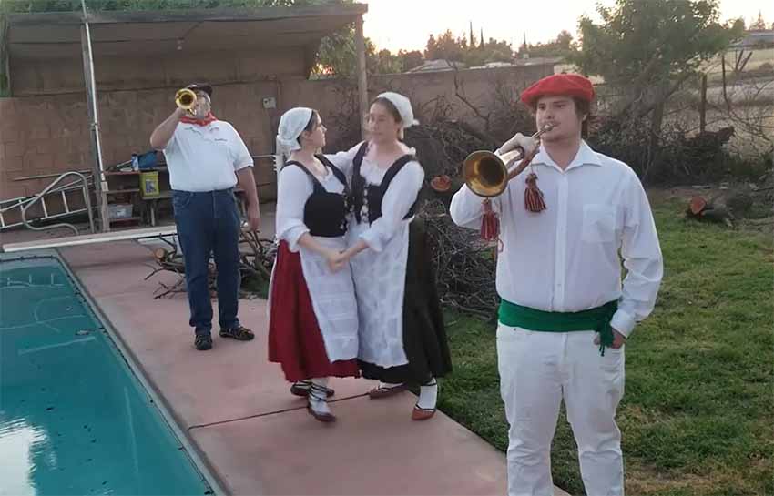 Jean-Pierre and Panpi representing the Klika with Dominique and Emma dancing in between.  Missing is Manuela with her accordion