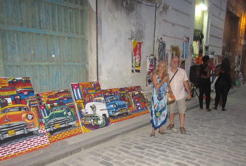 Norma Carrizo and Carlos Gabilondo walking through the streets of Havana