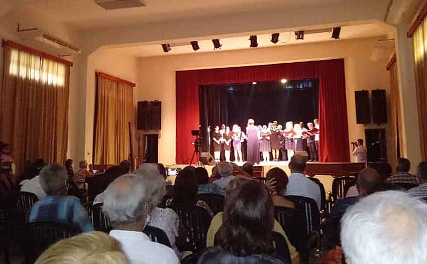 El coro ICAbizkaia, dirigido por Karmele Barrena, durante su actuación en el Centro Loyola-Reina de La Habana Centro (fotos RGI y CLR)