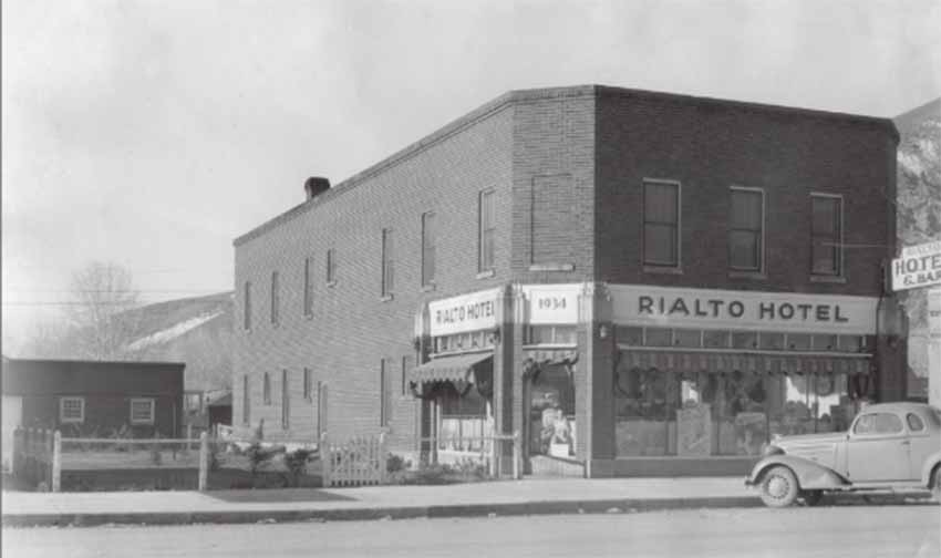 Edificio del Hailey Rialto Hotel, construido en 1934 por Julio y Maria (Aspitarte) Astorquia (foto Blaine County Historical Museum)