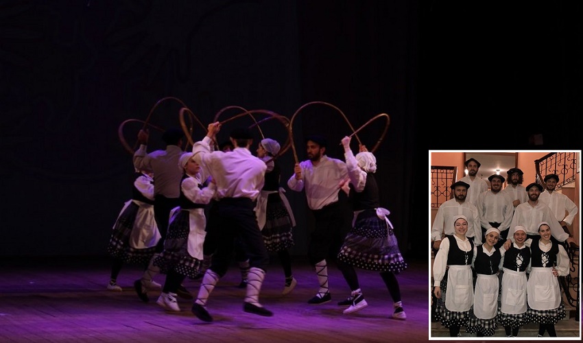 Urrundik’s presentation at the Immigrant Day Festival in Parana (photo Diario Ahora)