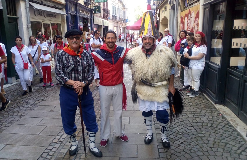 Iparraldeko Euskal Etxeko Iñaki Galardi de Lescani Baionako Pestetan