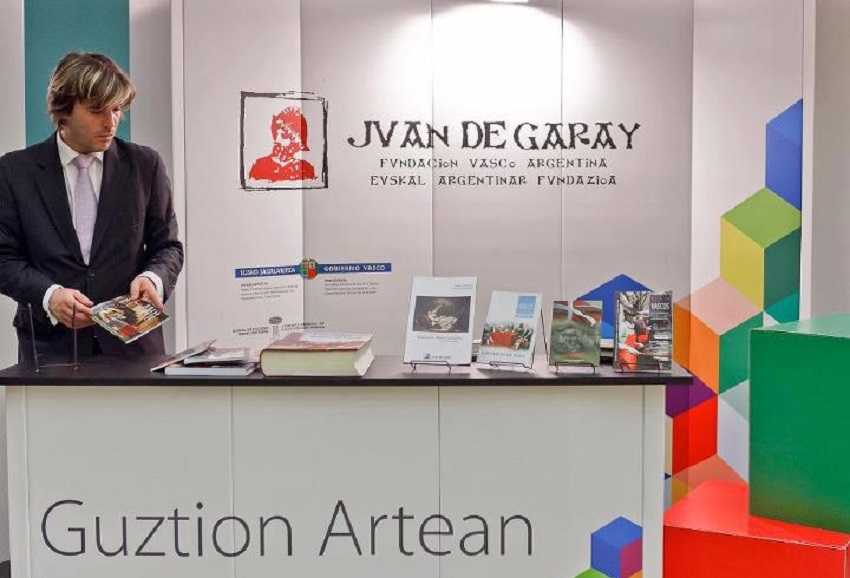 Stand de la Fundación Juan de Garay en el V Congreso Mundial de Colectividades Vascas en Donostia