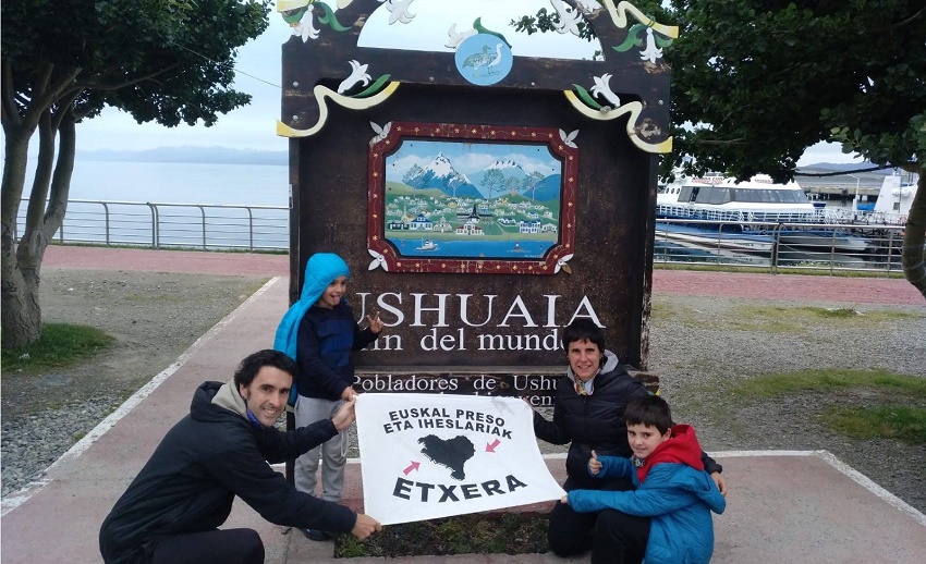 Larraitz and Gari with their children Inder and Euri in Ushuaia, in a photogram in the video they recorded