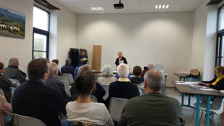 La asociación Euskal Argentina durante su Asamblea Anual este 1 de abril en la sala Leku Berri de Lekunberri (foto EuskalKultura.eus)