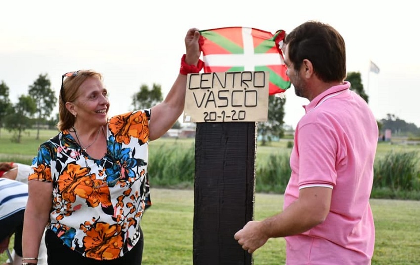 Magdalena Ongi Etorri Euskal Etxeak haritza landatu zuen Memoria Parkean