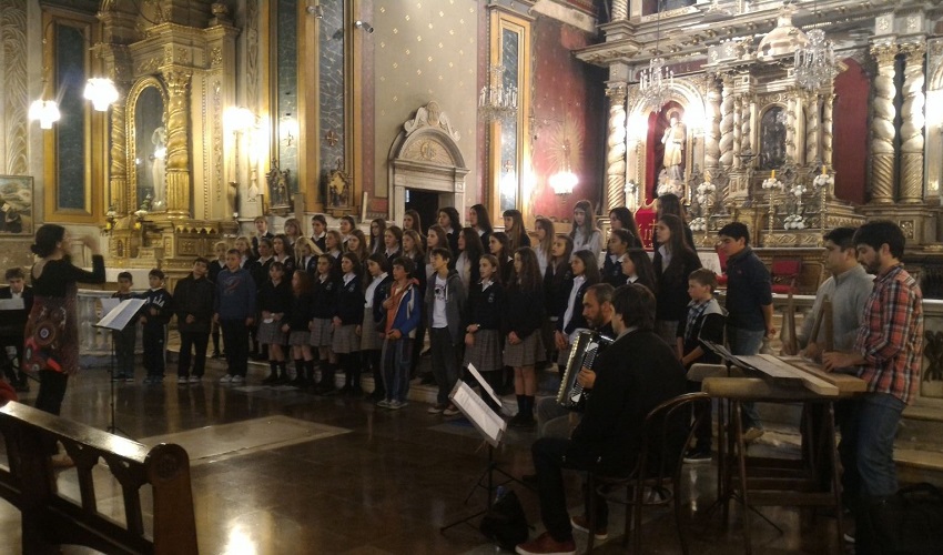 "Magnificant" emanaldia Cordobako Jesuiten Elizan 