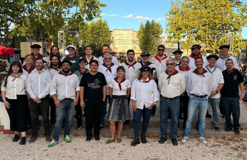 DOAko musikariak Maipuko Gral. Manuel Belgrano Plazan igandean, martxoaren 22an, arratsaldean, emandako kontzertuaren ostean