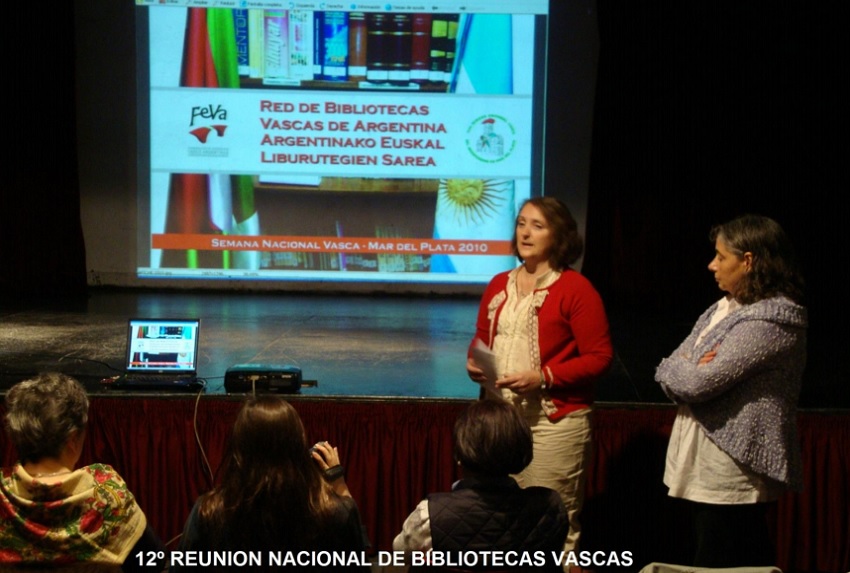 Maria Marta Arrachea presenting at the 12th Reunion of Basque Libraries (photo MF Astigarraga)