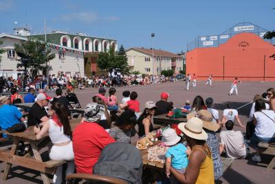 Saint Pierre eta Mikeluneko 2026ko Euskal Bestan Zazpiak Bat Frontoia izan zen protagonista nagusia