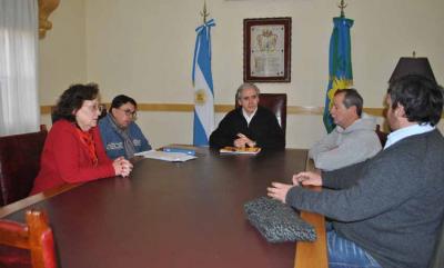 Mayor Gaston and Councillor Mjscarello along with Juan Ignacio Cazaux, Gustavo Armendáriz and Ana María Sallenave (photo El Fuerte Diario)