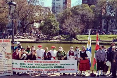 The Haize Hegoa Basque Club in Montevideo danced at the Rodo Park