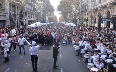 The sounds of Sarriegi were also present yesterday on the Avenida de Mayo thanks to Argentine tamborreros (photoEuskalKultura.com)